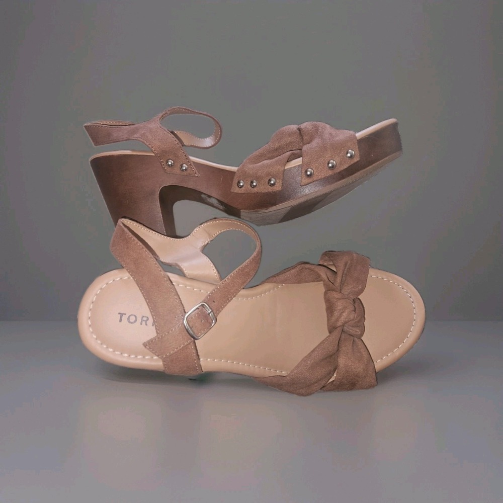 Torrid mini bow sandals Block Wedge Strap Beige. Size 10.5 WW Excellent